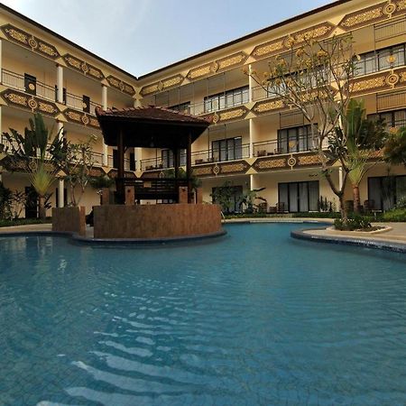 Yusro Hotel Restaurant & Convention Jombang Εξωτερικό φωτογραφία