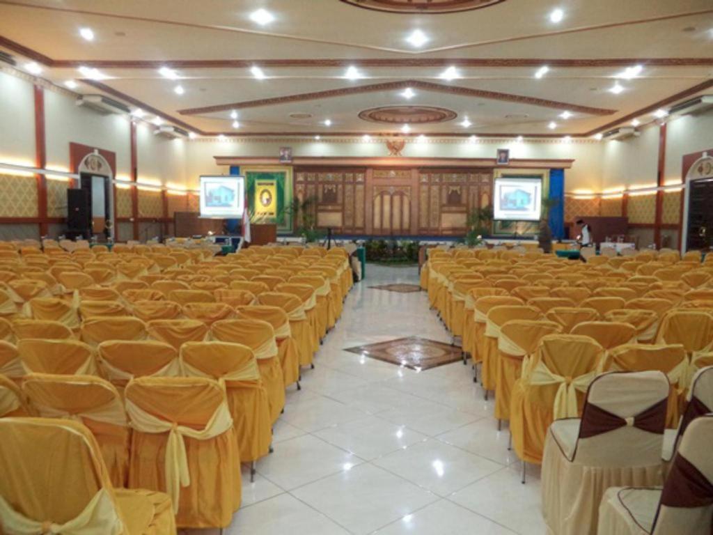 Yusro Hotel Restaurant & Convention Jombang Εξωτερικό φωτογραφία
