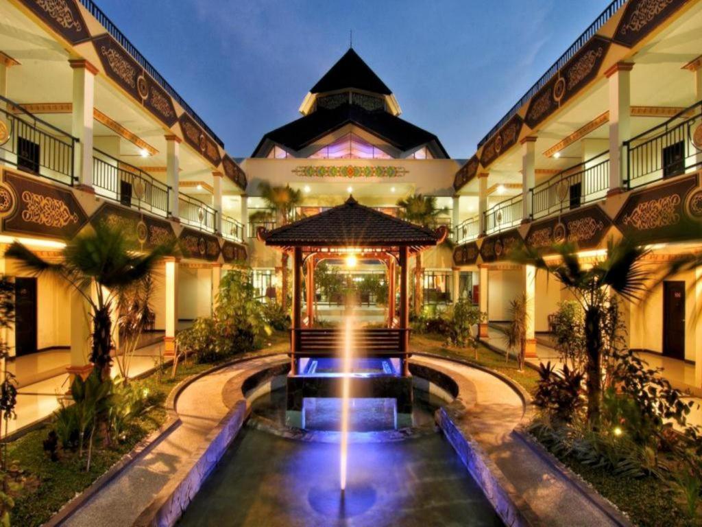 Yusro Hotel Restaurant & Convention Jombang Εξωτερικό φωτογραφία