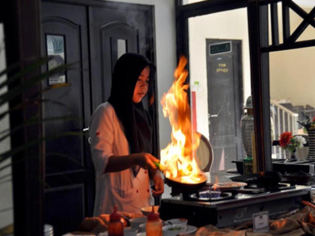 Yusro Hotel Restaurant & Convention Jombang Εξωτερικό φωτογραφία