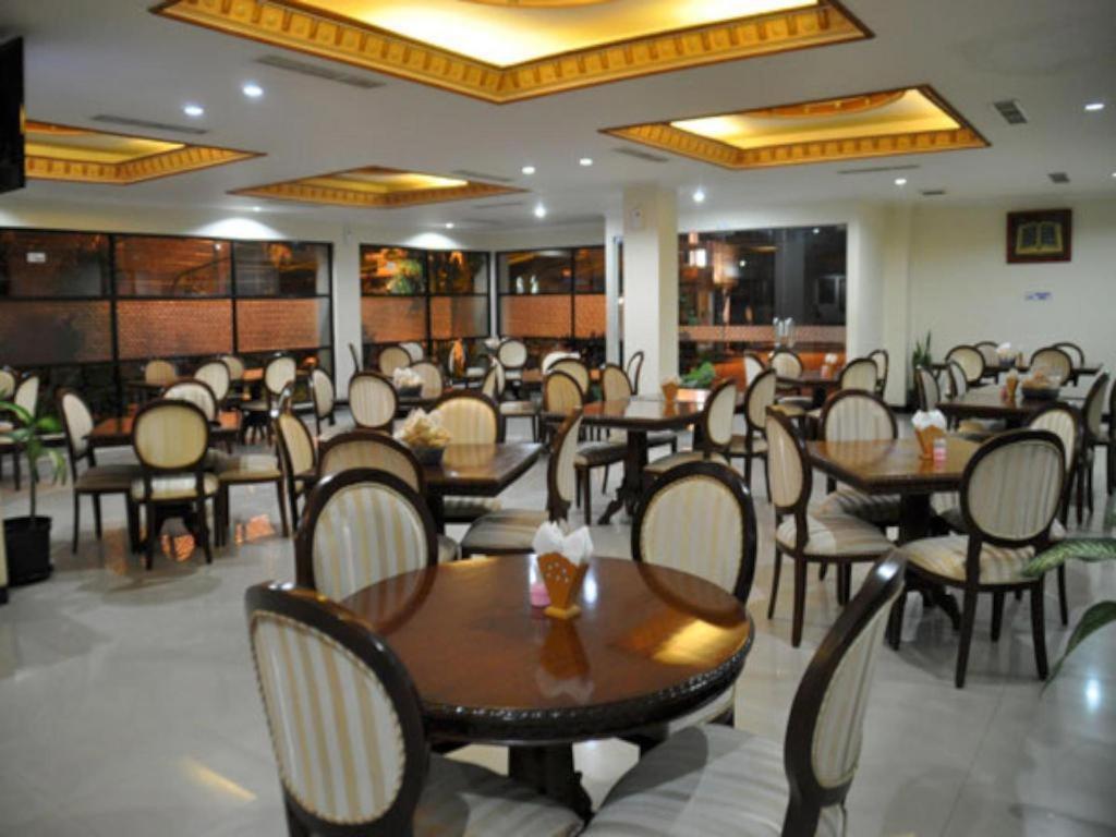Yusro Hotel Restaurant & Convention Jombang Εξωτερικό φωτογραφία