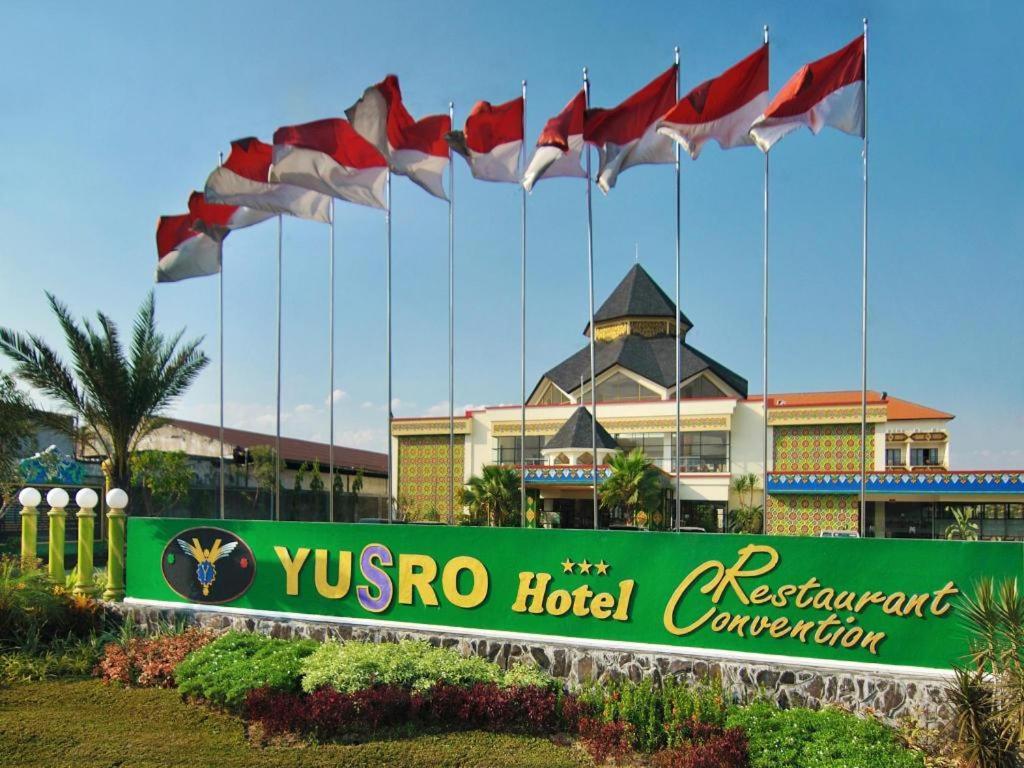 Yusro Hotel Restaurant & Convention Jombang Εξωτερικό φωτογραφία