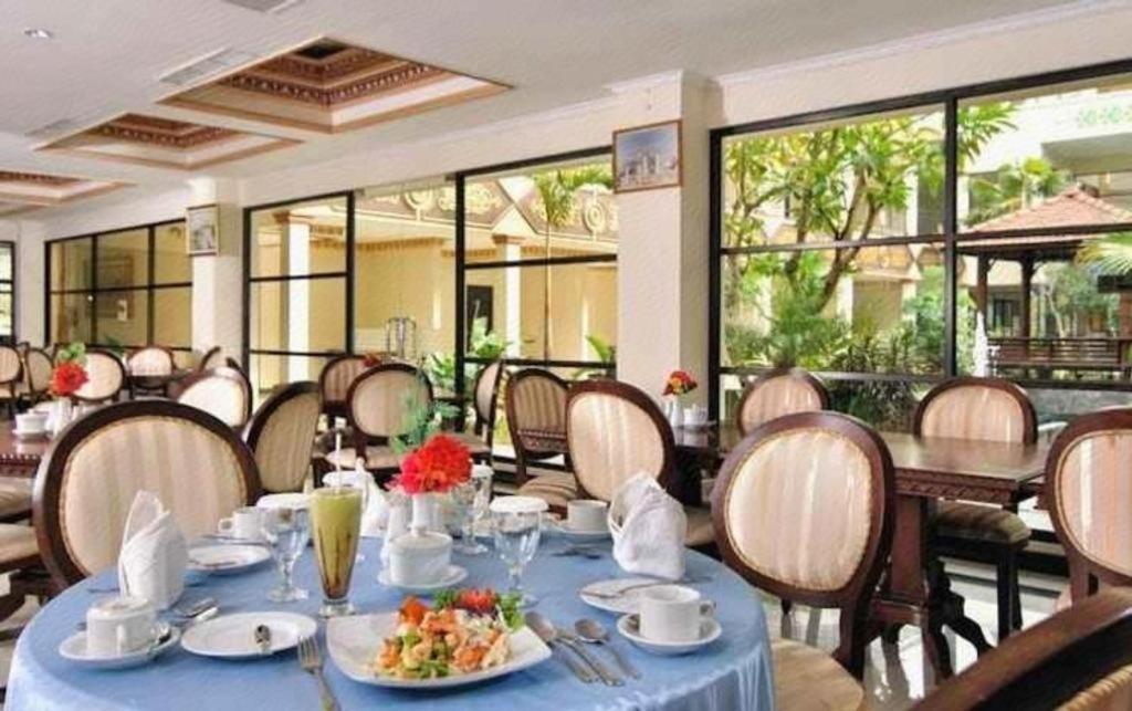 Yusro Hotel Restaurant & Convention Jombang Εξωτερικό φωτογραφία