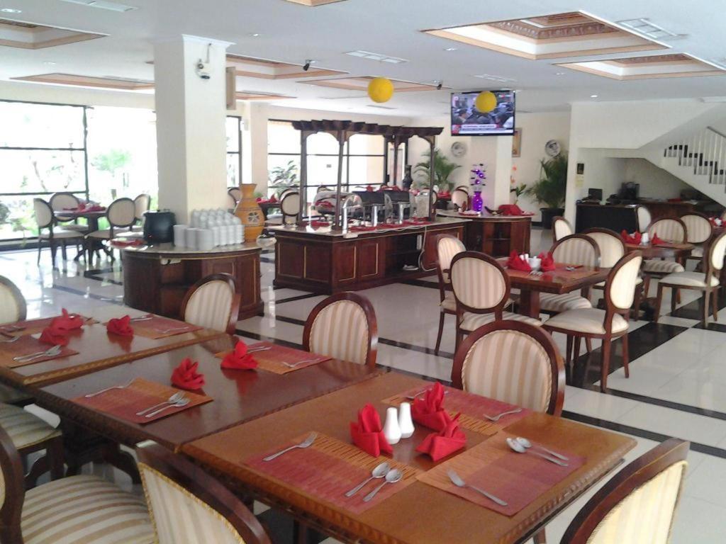 Yusro Hotel Restaurant & Convention Jombang Εξωτερικό φωτογραφία