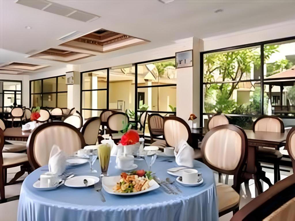 Yusro Hotel Restaurant & Convention Jombang Εξωτερικό φωτογραφία