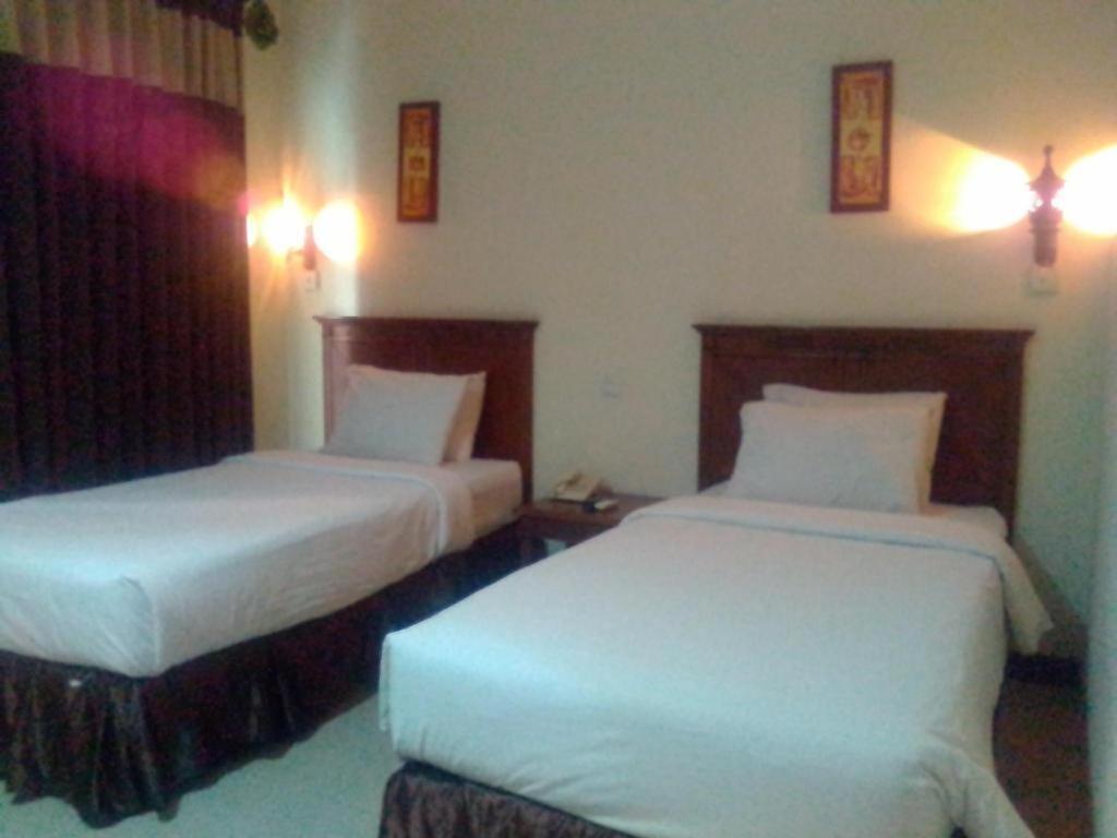 Yusro Hotel Restaurant & Convention Jombang Εξωτερικό φωτογραφία