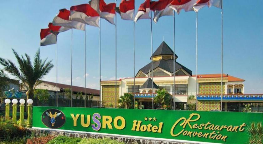 Yusro Hotel Restaurant & Convention Jombang Εξωτερικό φωτογραφία