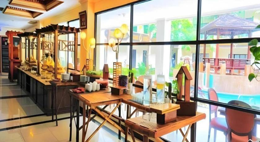 Yusro Hotel Restaurant & Convention Jombang Εξωτερικό φωτογραφία