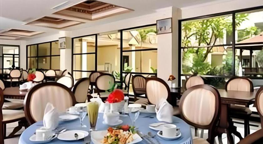 Yusro Hotel Restaurant & Convention Jombang Εξωτερικό φωτογραφία