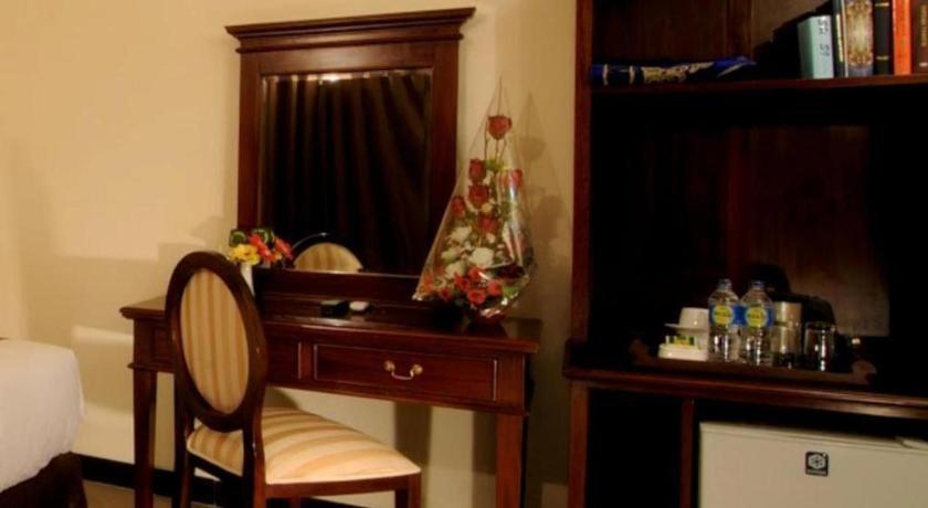 Yusro Hotel Restaurant & Convention Jombang Εξωτερικό φωτογραφία