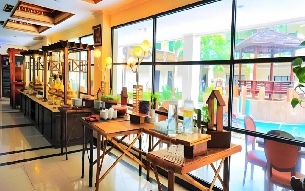 Yusro Hotel Restaurant & Convention Jombang Εξωτερικό φωτογραφία